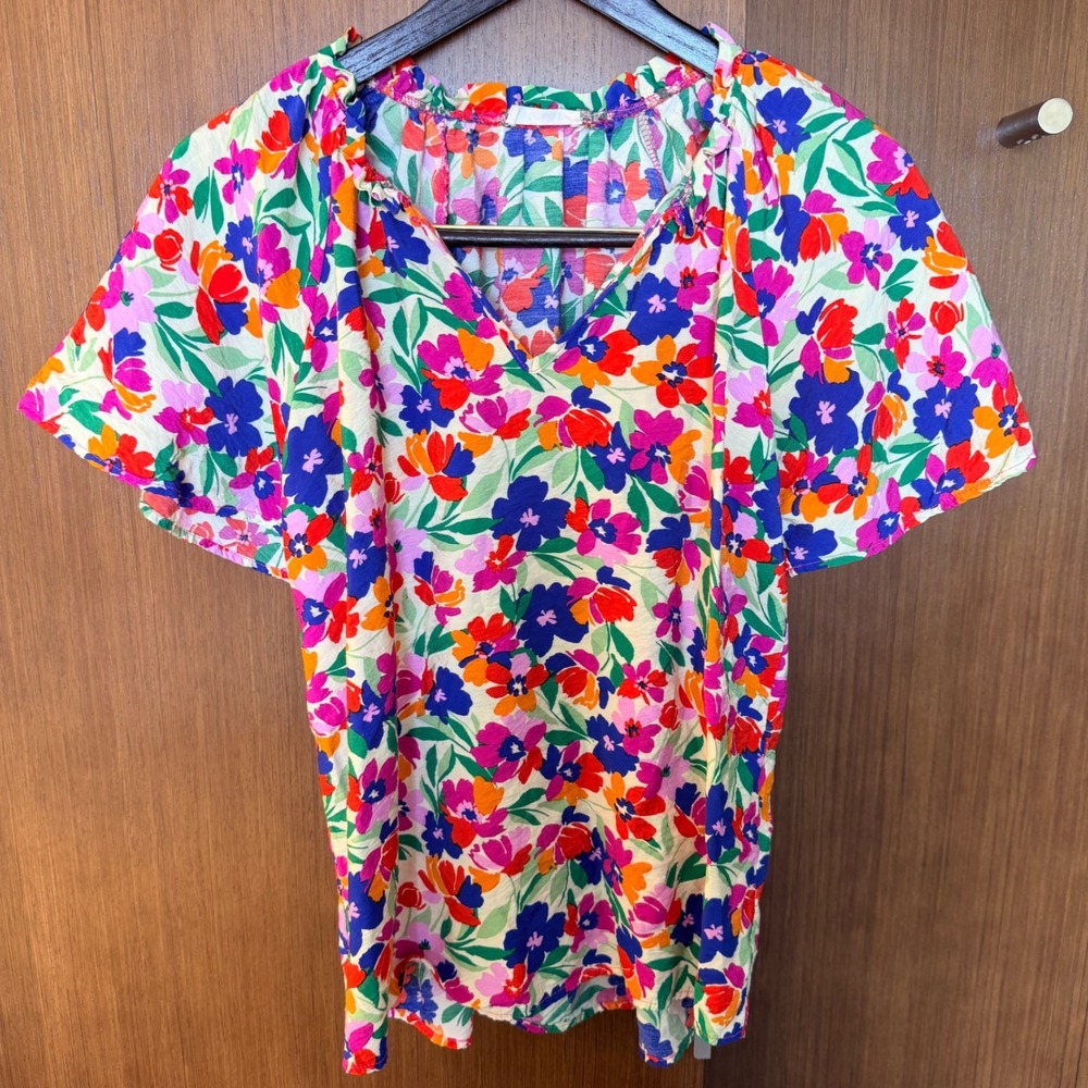 Les Amis Women's S Floral V-Neck Ruffle Blouse Short Sleeve Spring Feminine